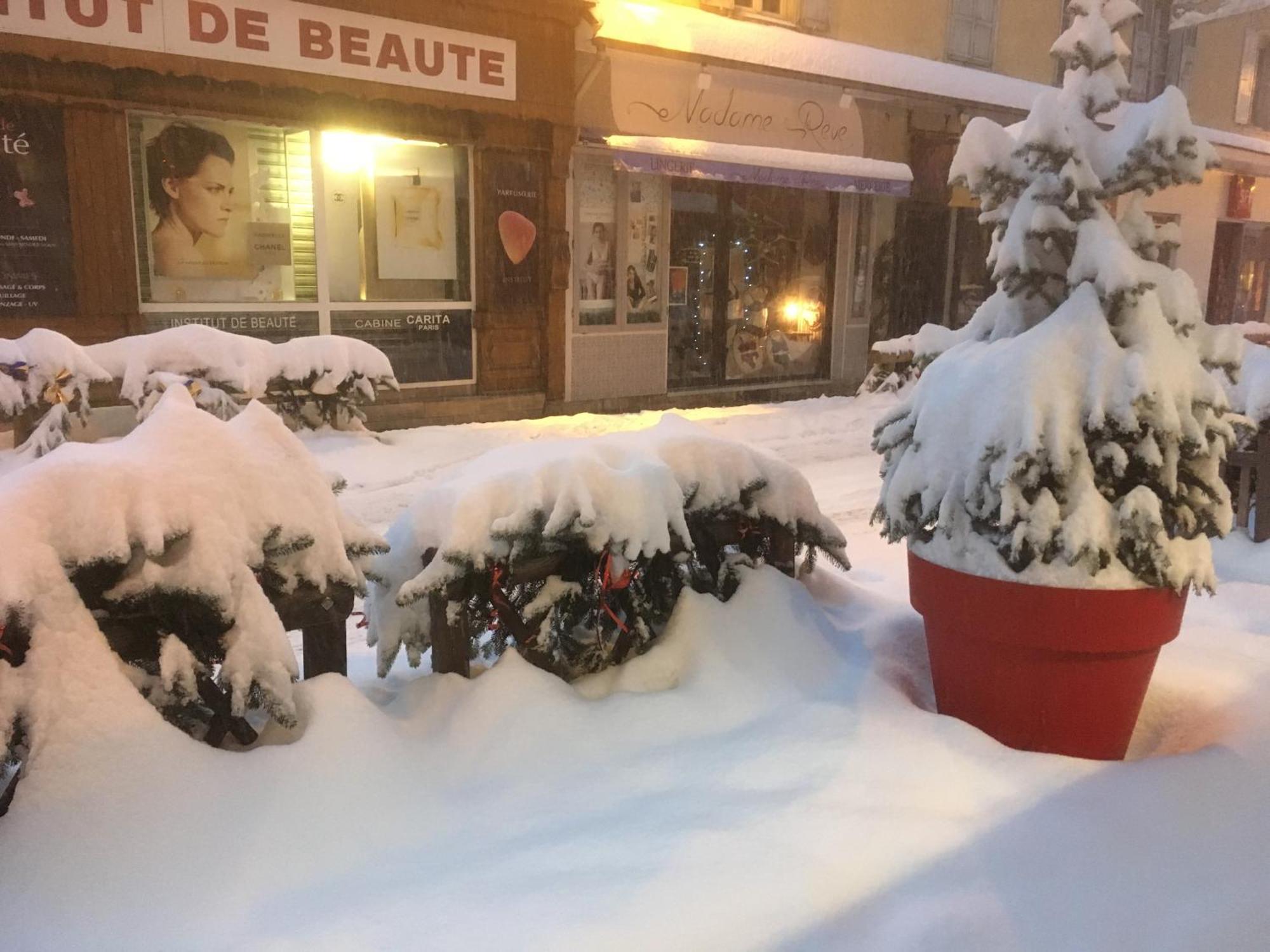 Hotel Restaurant De La Chaussee Briançon Kültér fotó