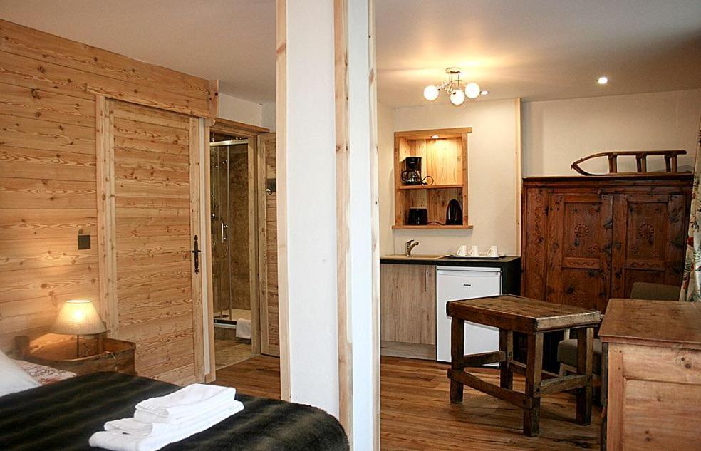 Hotel Restaurant De La Chaussee Briançon Kültér fotó