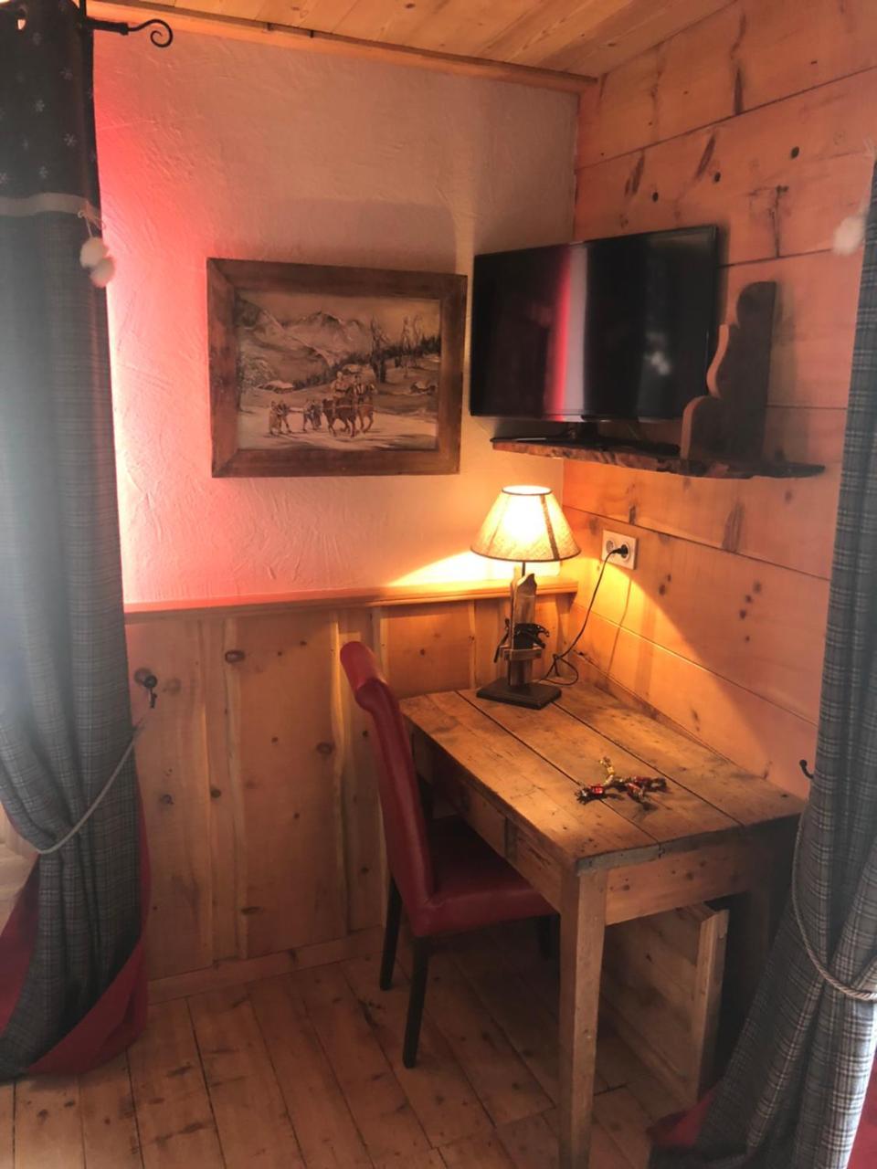 Hotel Restaurant De La Chaussee Briançon Kültér fotó